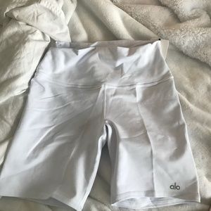 alo yoga short bikes